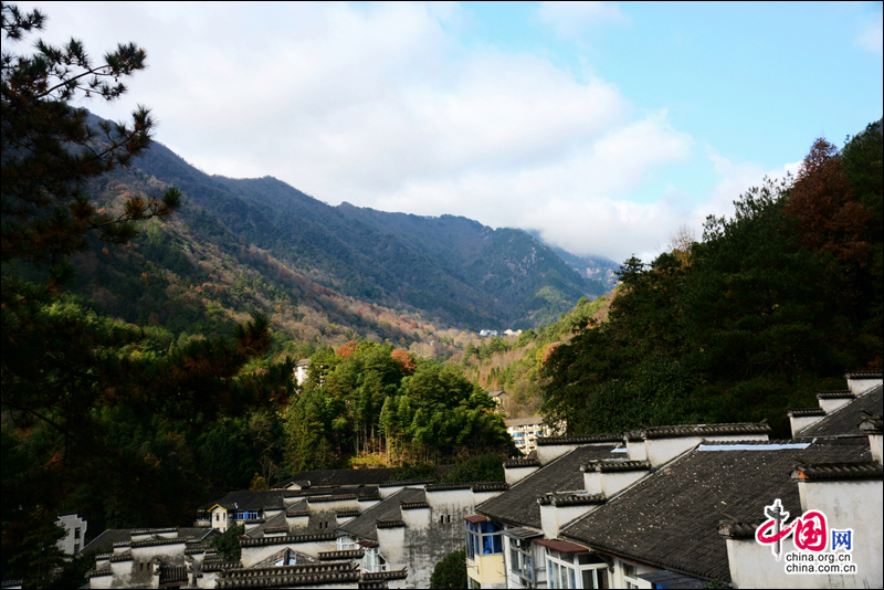 安徽黃山 初冬難留五彩繽紛的秋色