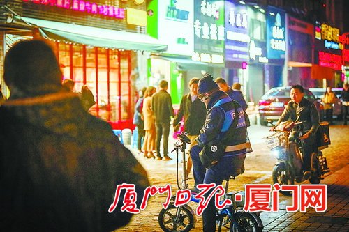 【地市 廈門】【滾動新聞】為市民服務為生活打拼 都市“夜行者” 奔波寒風中