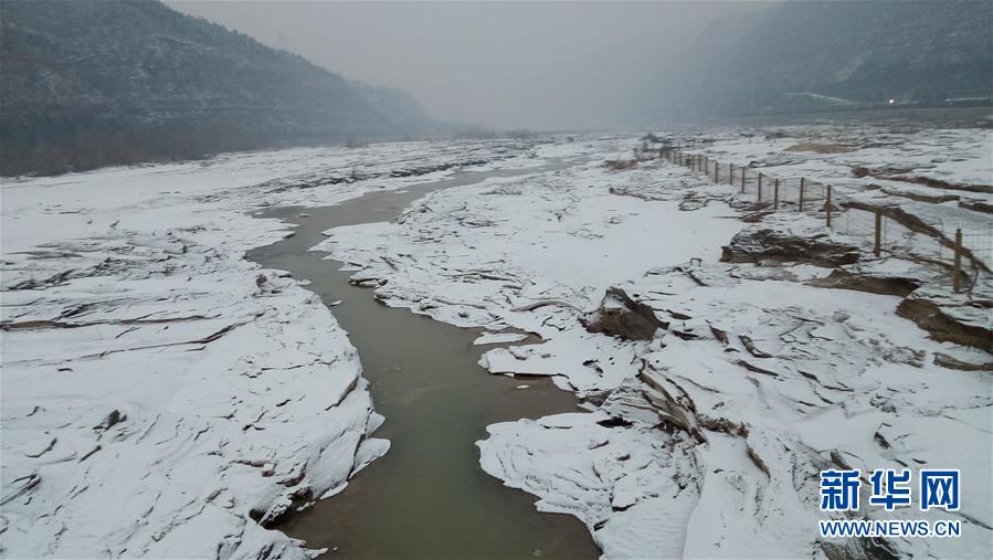 壺口瀑布迎降雪