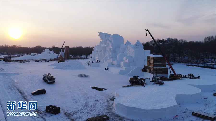 哈爾濱：“雪博會”巨型雪塑露芳容