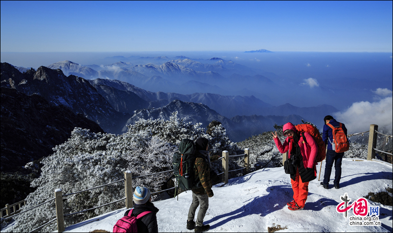 雪霽黃山：彌天雲母帳 匝地水晶櫳