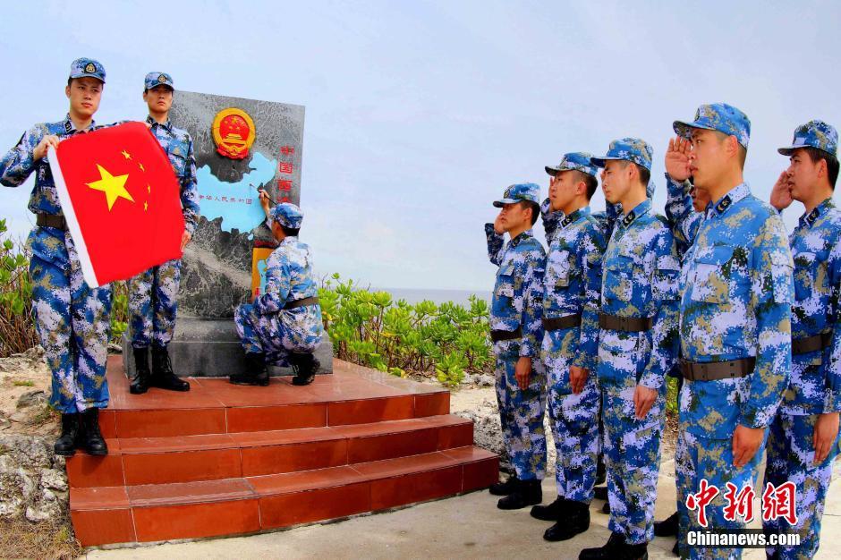 中國海軍天台山艦把主題教育課堂設在南海主權碑前