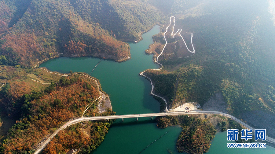 【美麗鄉村】航拍烏江畫廊龔灘小山村 美麗公路串起鄉村風景線