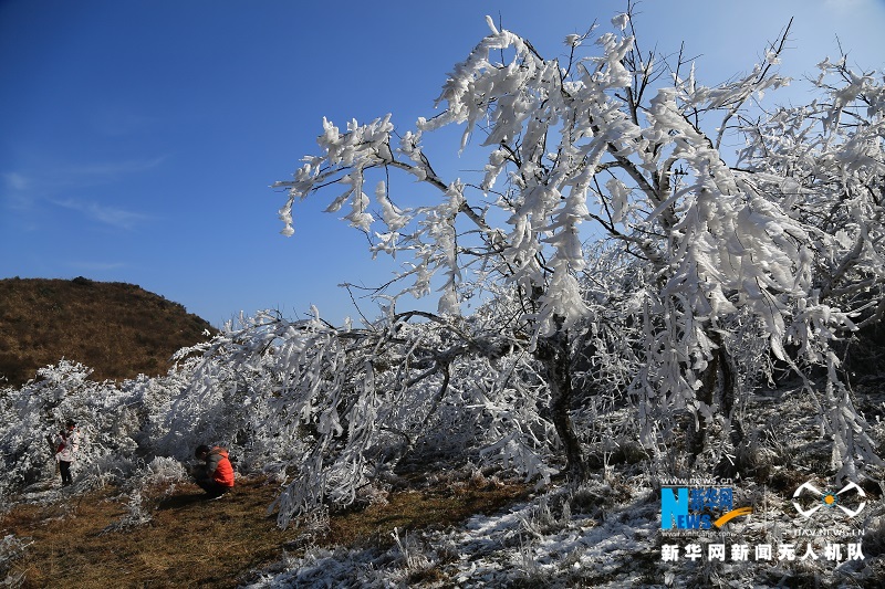 航拍江西石城八卦腦霧凇景觀如北國風光