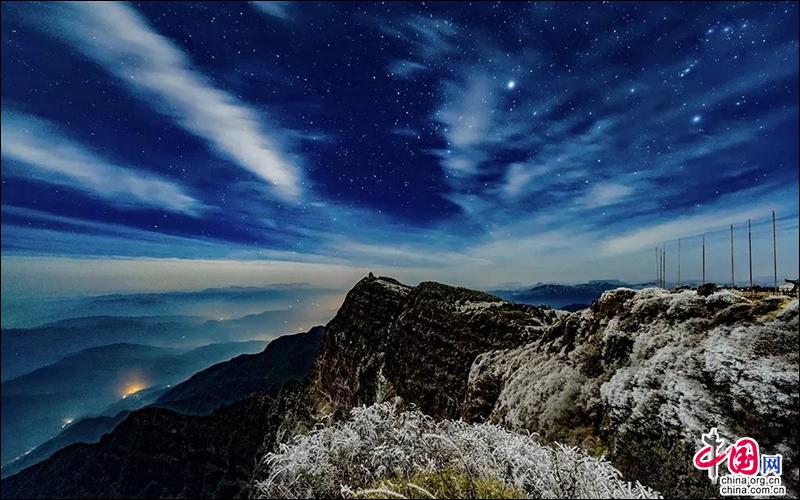 在峨眉山冬季的浩瀚星河裏丟了時間、丟了魂