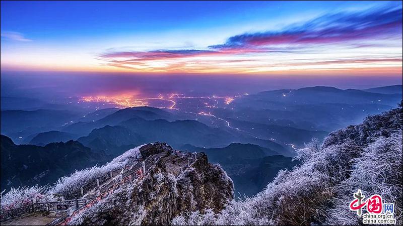 在峨眉山冬季的浩瀚星河裏丟了時間、丟了魂