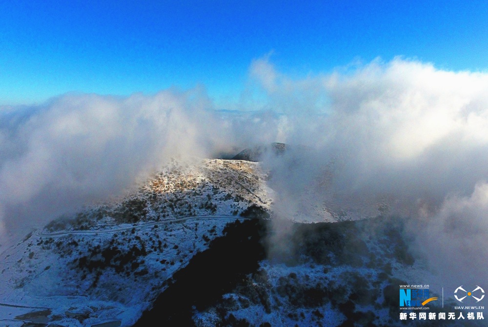 【“飛閱”中國】航拍重慶紅池壩雲海雪景 氣勢磅薄吞山河