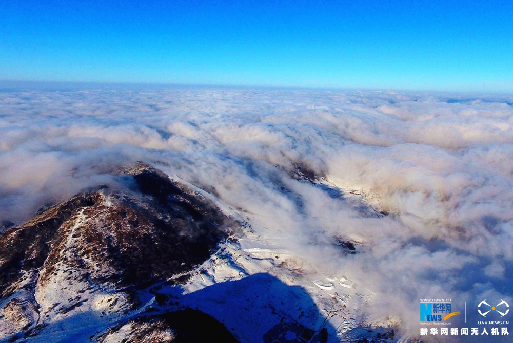 【“飛閱”中國】航拍重慶紅池壩雲海雪景 氣勢磅薄吞山河