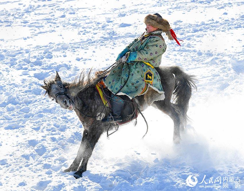 內蒙古錫林郭勒：馴烈馬 迎遊客