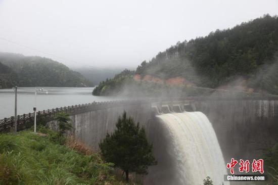 強降雨已致南方9省份160萬人受災 多地仍有大或暴雨