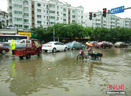 強降雨已致南方9省份160萬人受災 多地仍有大或暴雨