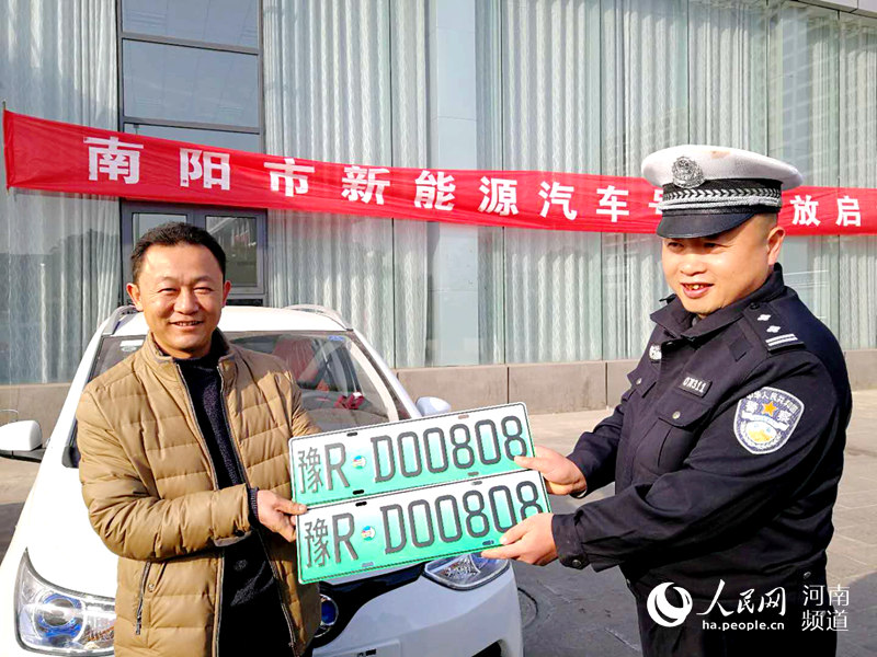 【輪播圖】這車不怕限行！河南7地啟用新能源汽車專用號牌