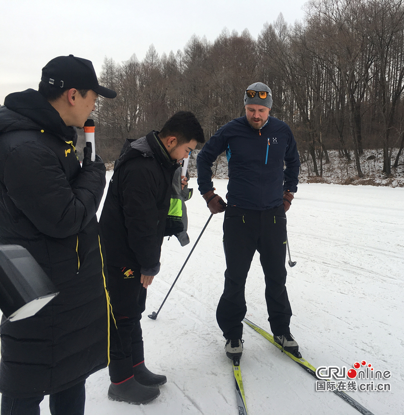 【CRI看吉林（標題）】【文體時尚（標題）】冬奧會冠軍長春凈月潭滑雪場教市民滑雪