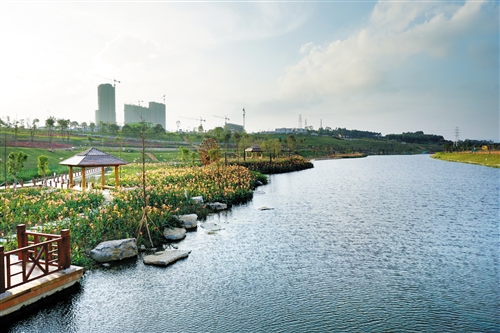 【園區建設圖文】（首頁標題）南寧38個河段黑臭水體基本消除（內容頁標題）告別黑臭碧水長流——南寧38個河段黑臭水體基本消除