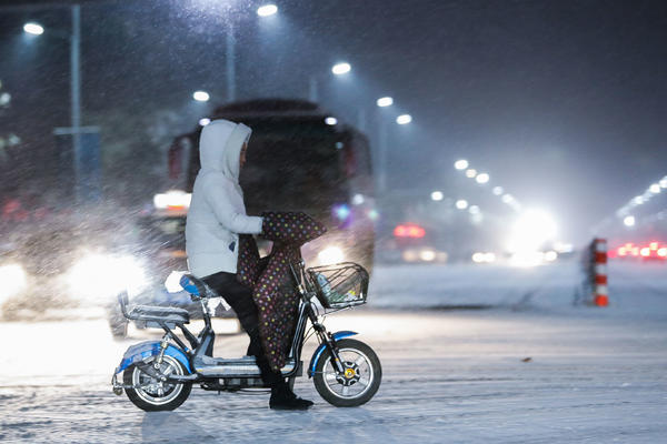 【輪播圖】千呼萬喚始出來 鄭州降下2018年首場大雪