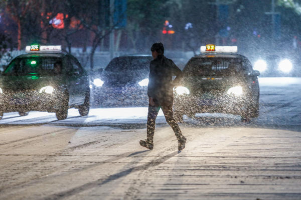 【輪播圖】千呼萬喚始出來 鄭州降下2018年首場大雪