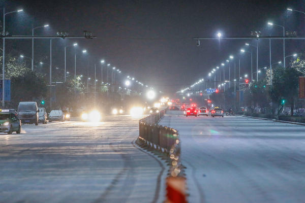 【輪播圖】千呼萬喚始出來 鄭州降下2018年首場大雪