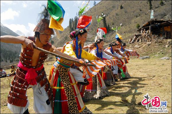 達古冰山是冰雪天堂 更是民族之花綻放的地方