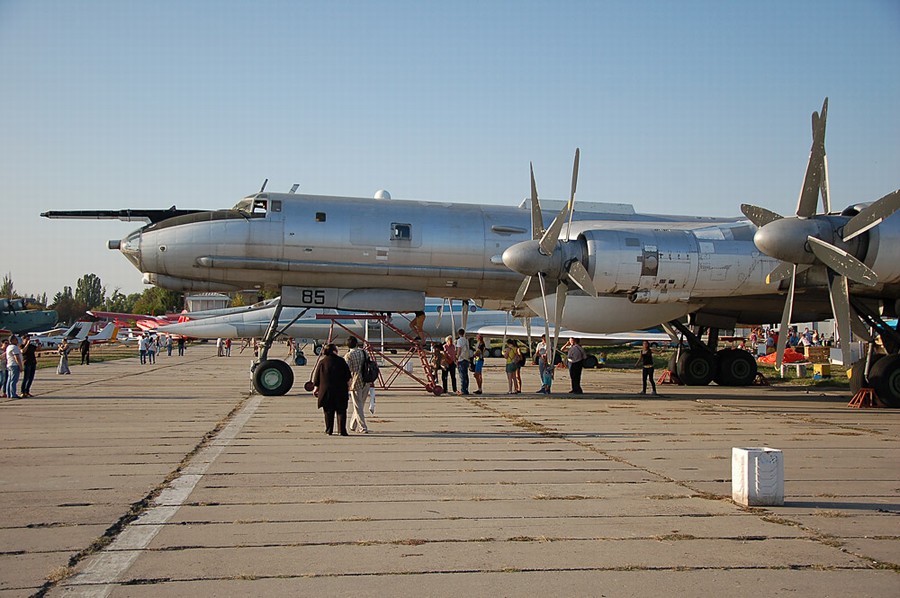 俄軍圖142反潛機用開放式廁所