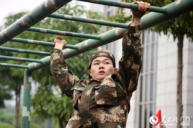 【焦點圖】【八桂大地-南寧】廣西南寧武警開展創破記錄競賽