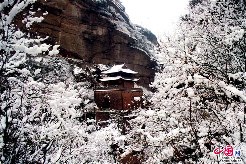 劍門關迎來2018年第一場雪 銀裝素裹景色宜人