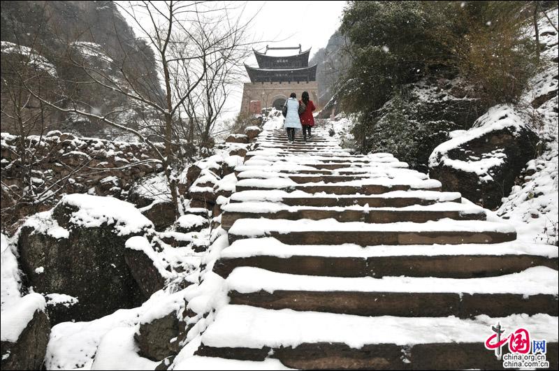 劍門關迎來2018年第一場雪 銀裝素裹景色宜人