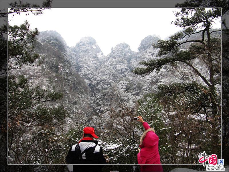 劍門關迎來2018年第一場雪 銀裝素裹景色宜人