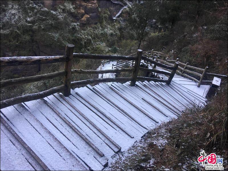 劍門關迎來2018年第一場雪 銀裝素裹景色宜人