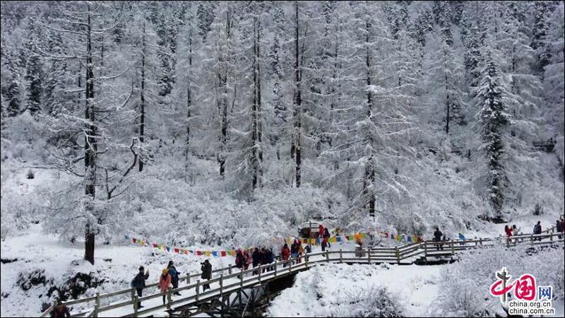 達古冰山迎來2018年第一場雪 若冰雪童話世界