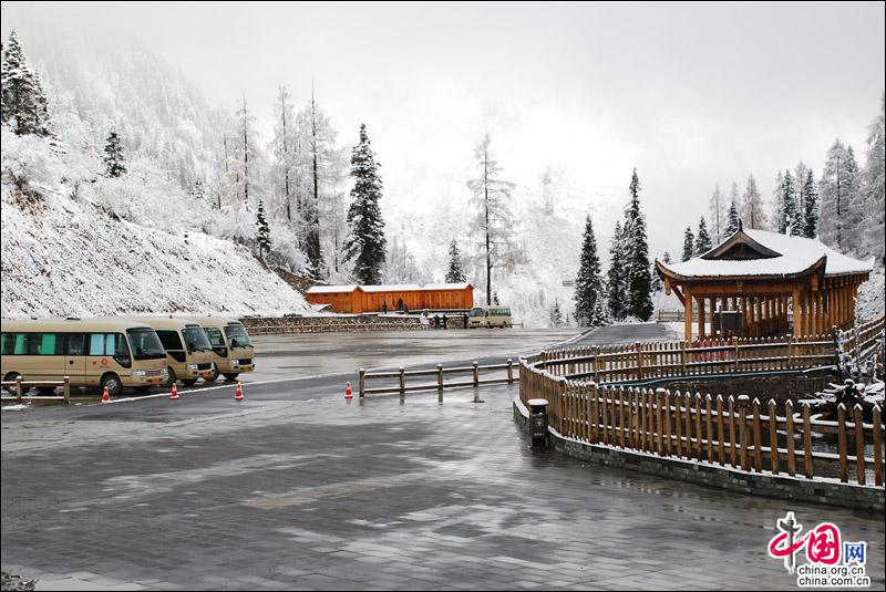 達古冰山迎來2018年第一場雪 若冰雪童話世界