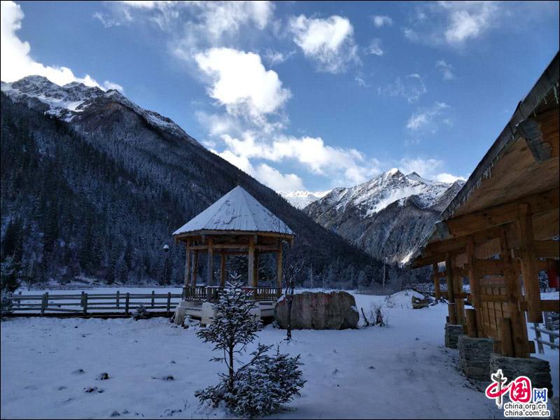 達古冰山迎來2018年第一場雪 若冰雪童話世界