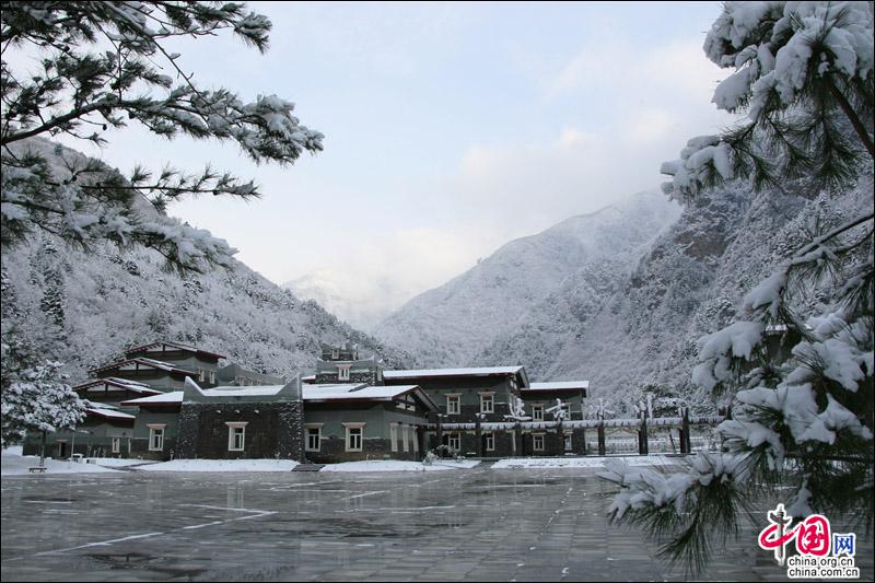 達古冰山迎來2018年第一場雪 若冰雪童話世界