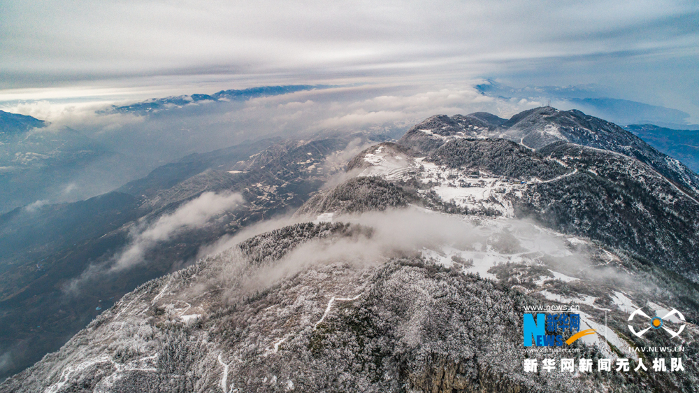 航拍瞿塘峽初雪 瓊枝玉樹景象壯美