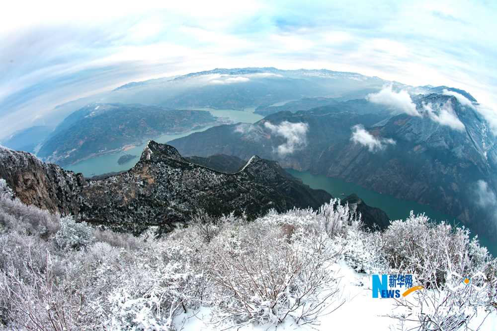 航拍瞿塘峽初雪 瓊枝玉樹景象壯美