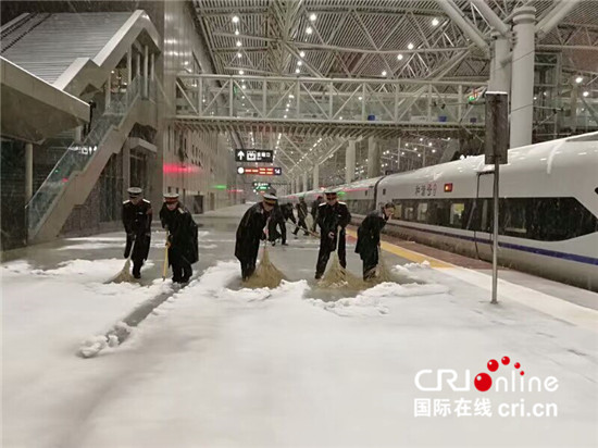 （已過審 供稿 平安江蘇圖文 三吳大地南京）南京鐵路打響除冰掃雪戰 確保安全暢通