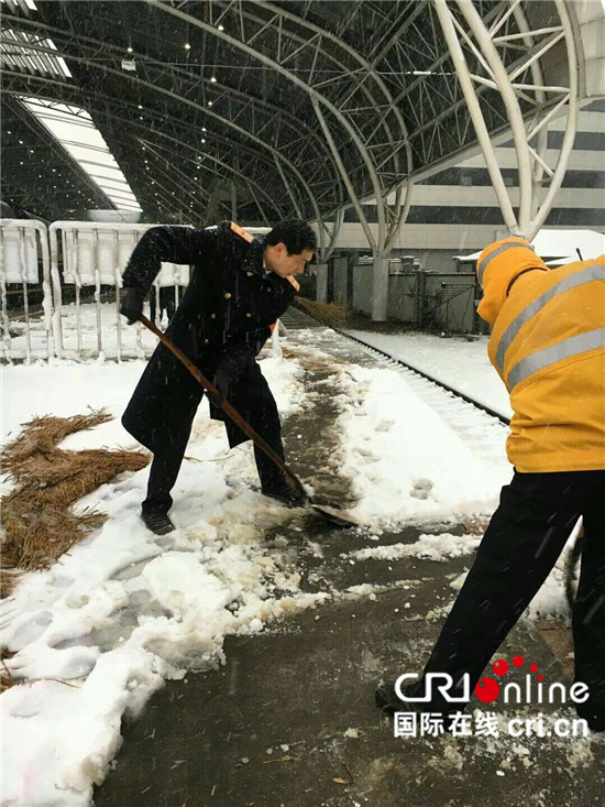 （已過審 供稿 平安江蘇圖文 三吳大地南京）南京鐵路打響除冰掃雪戰 確保安全暢通