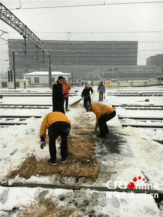 （已過審 供稿 平安江蘇圖文 三吳大地南京）南京鐵路打響除冰掃雪戰 確保安全暢通