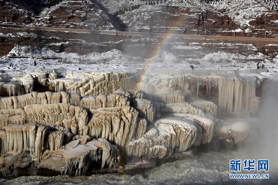 黃河壺口瀑布雪景如畫