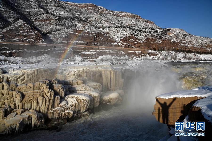 黃河壺口瀑布雪景如畫