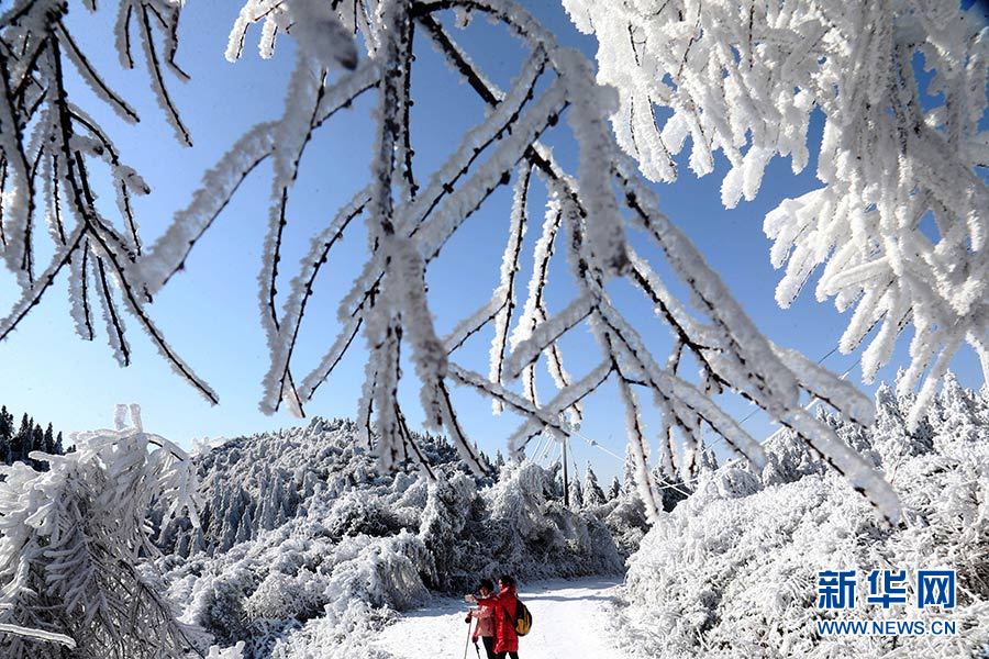 重慶黔江：雪山放晴入畫來