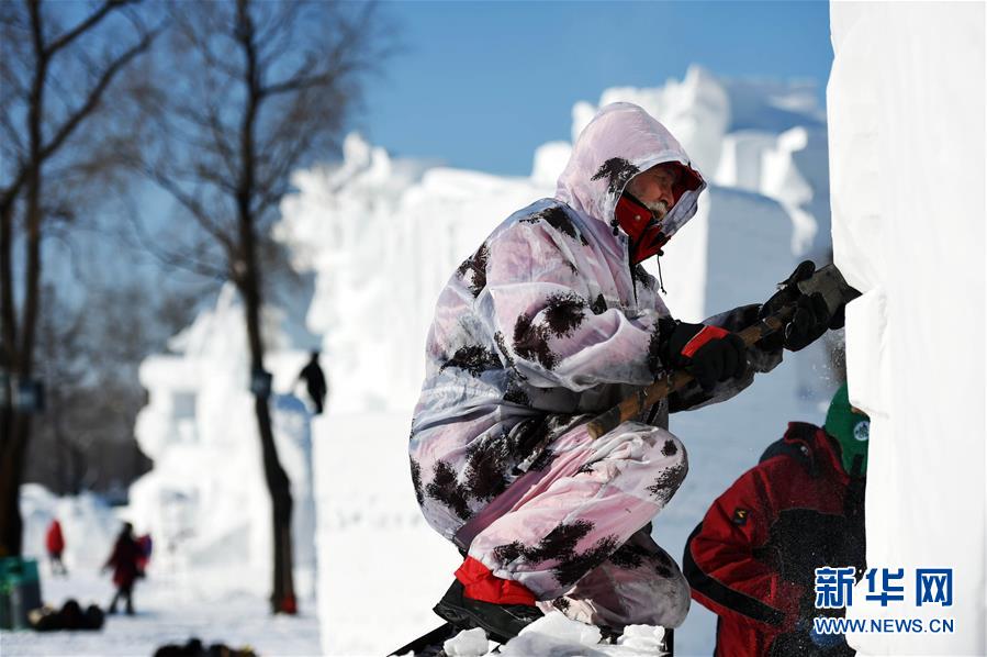 哈爾濱：國際雪雕比賽中的“嚴寒鬥士”