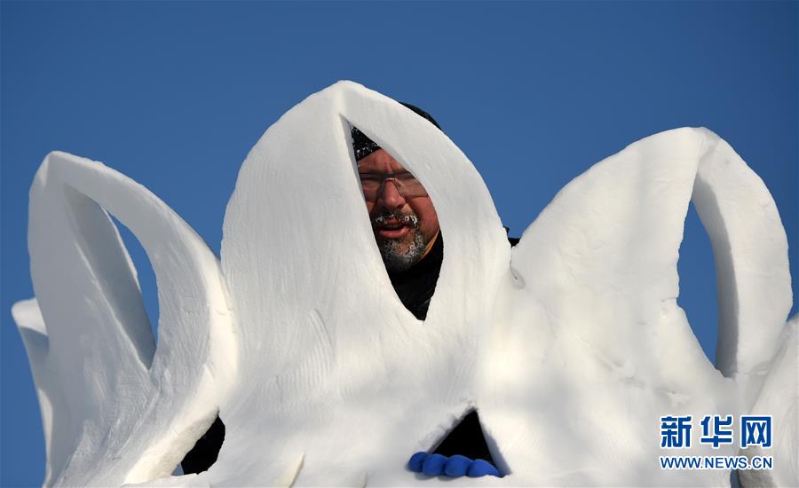 哈爾濱：國際雪雕比賽中的“嚴寒鬥士”