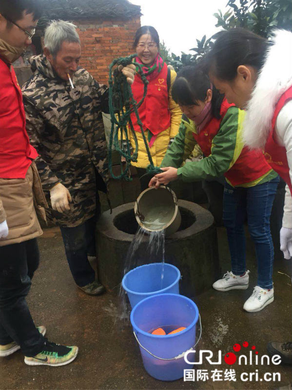 江西南昌：寒冬送暖下基層 精準扶貧在行動