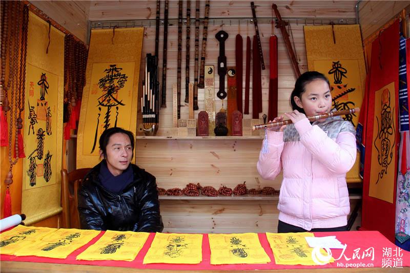 湖北十堰：武當山特色非遺文化廟會熱鬧開演