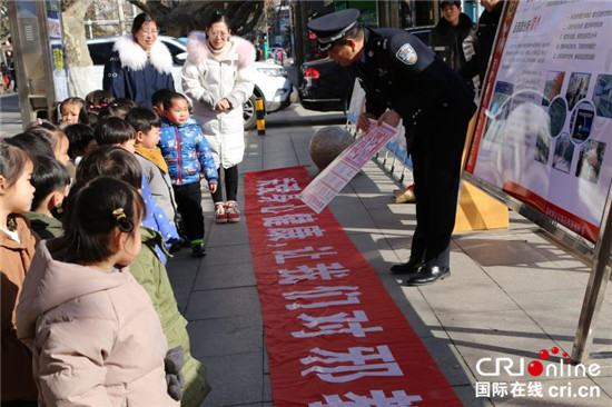 （已過審 供稿 平安江蘇 三吳大地徐州）邳州市開展反邪教宣傳活動