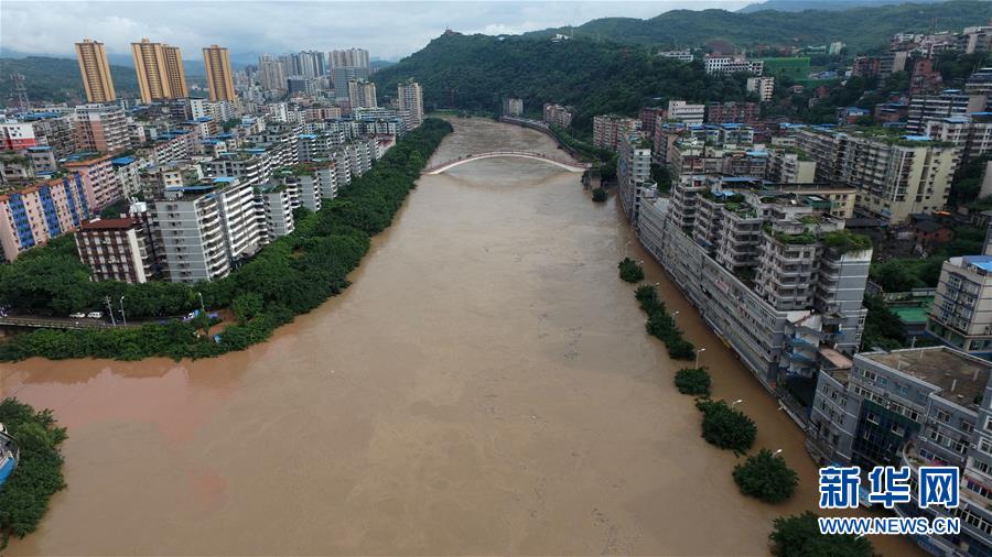 長江重要支流綦河遇超保證水位近2.2米洪水過境