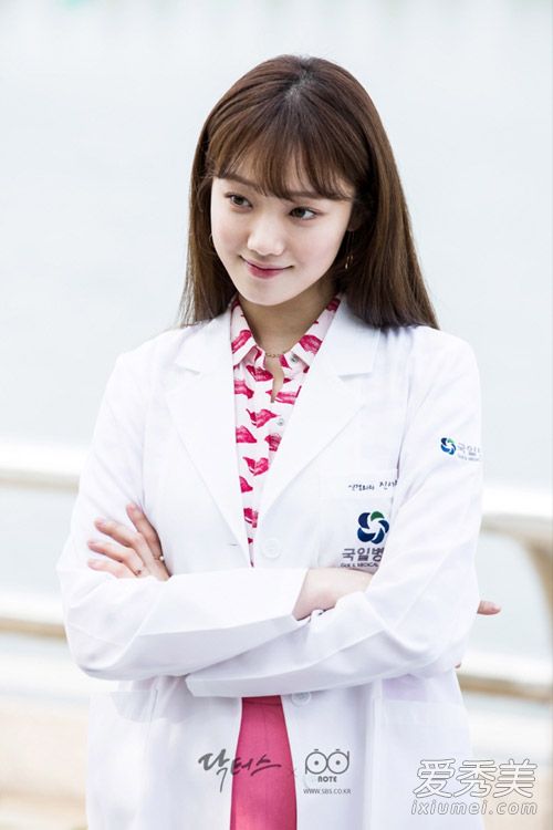 《Doctors》李聖經獲讚 氣質清純又會穿