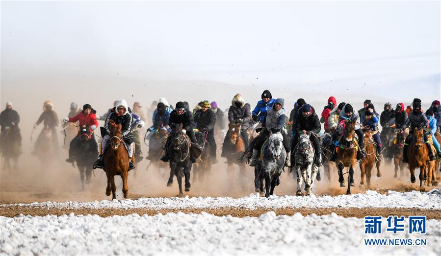 銀色冰雪那達慕 展示草原馬文化