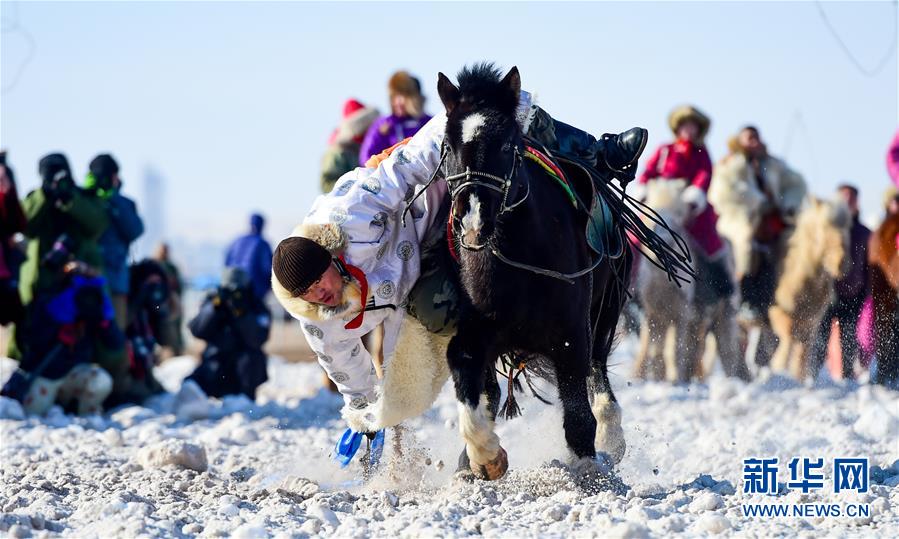 銀色冰雪那達慕 展示草原馬文化