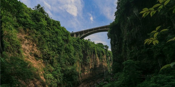 媒體采風團走進湖北恩施 見證最美大峽谷